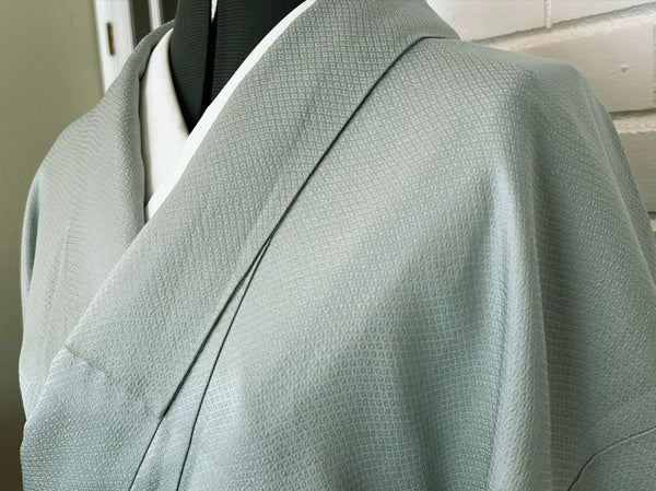 Japanese Vintage Awase Kimono – Mint Green Silk, Subtle Diamond Weave Pattern, Size S-M