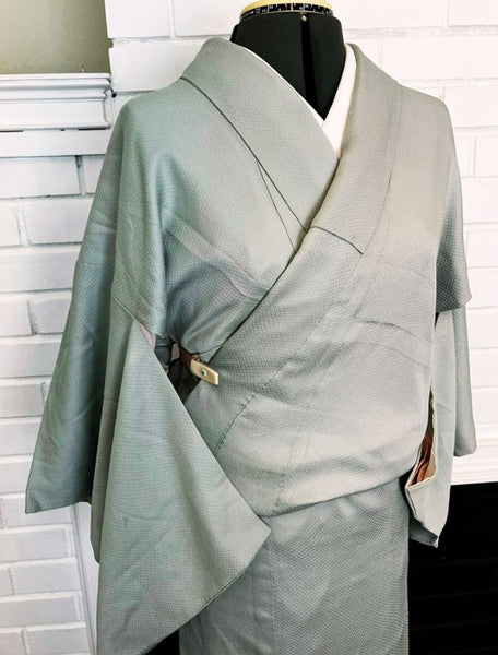 Japanese Vintage Awase Kimono – Mint Green Silk, Subtle Diamond Weave Pattern, Size S-M
