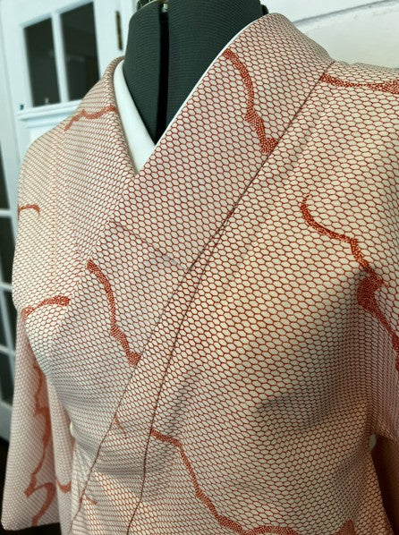 Japanese Vintage Awase Kimono – Salmon Pink Kikko Pattern with Cloud Motif, Size S