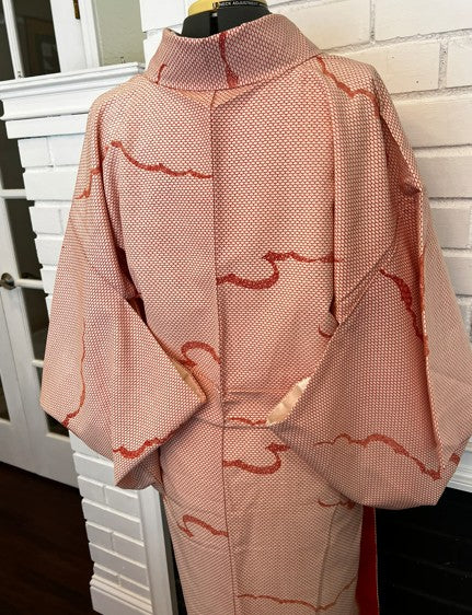 Japanese Vintage Awase Kimono – Salmon Pink Kikko Pattern with Cloud Motif, Size S