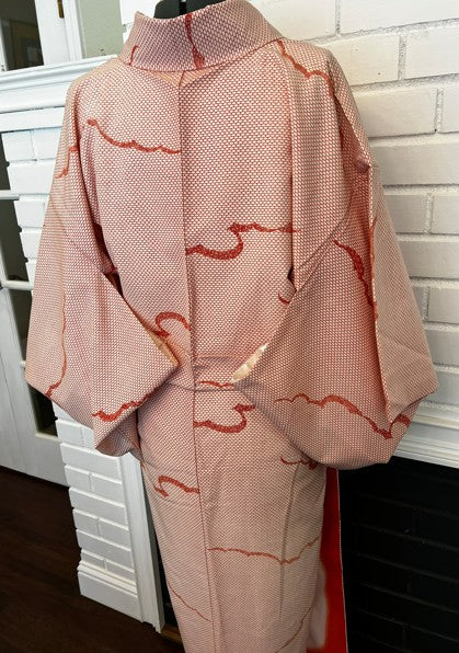 Japanese Vintage Awase Kimono – Salmon Pink Kikko Pattern with Cloud Motif, Size S