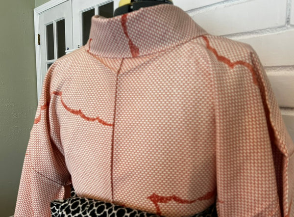 Japanese Vintage Awase Kimono – Salmon Pink Kikko Pattern with Cloud Motif, Size S