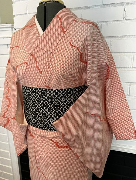 Japanese Vintage Awase Kimono – Salmon Pink Kikko Pattern with Cloud Motif, Size S