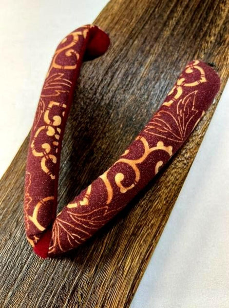 Japanese Men's Geta Sandals / Size M,  Burgundy Hanao in Karakusa Pattern