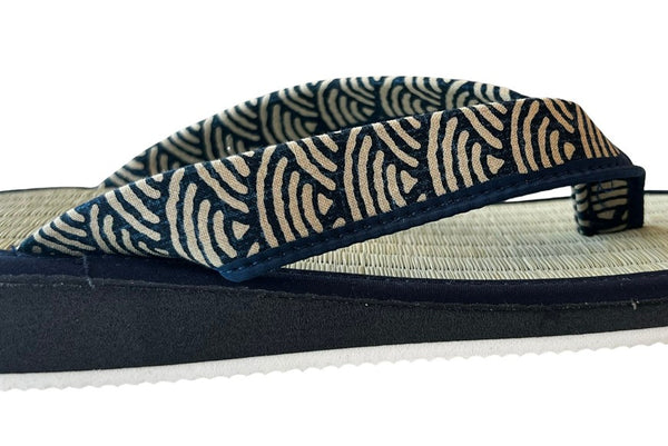 Japanese Men’s Setta Sandals – Tatami Igusa Rush Sandals with Indigo Seigaiha Wave Straps, Size XL