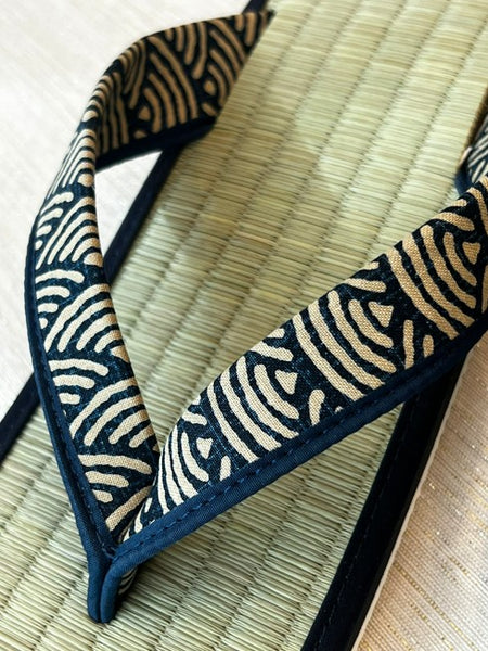 Japanese Men’s Setta Sandals – Tatami Igusa Rush Sandals with Indigo Seigaiha Wave Straps, Size XL