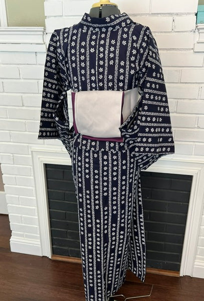 Vintage Japanese Yukata – Deep Navy with White Floral Stripe Pattern