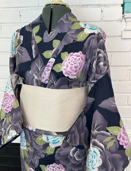 Japanese Vintage Yukata – Large Rose Print on Gray, Women's Cotton Kimono