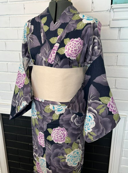 Japanese Vintage Yukata – Large Rose Print on Gray, Women's Cotton Kimono