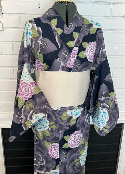 Japanese Vintage Yukata – Large Rose Print on Gray, Women's Cotton Kimono